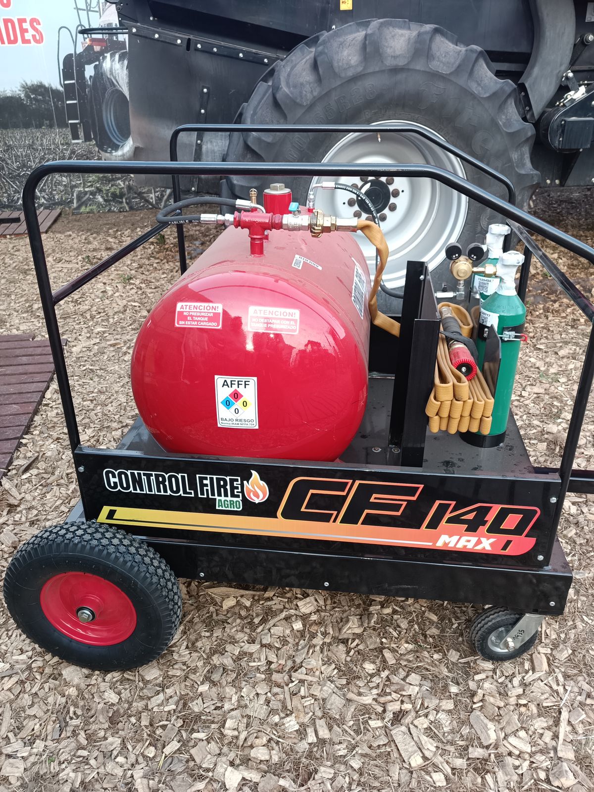 Control Fire CF 140 · equipo sobre carro con ruedas