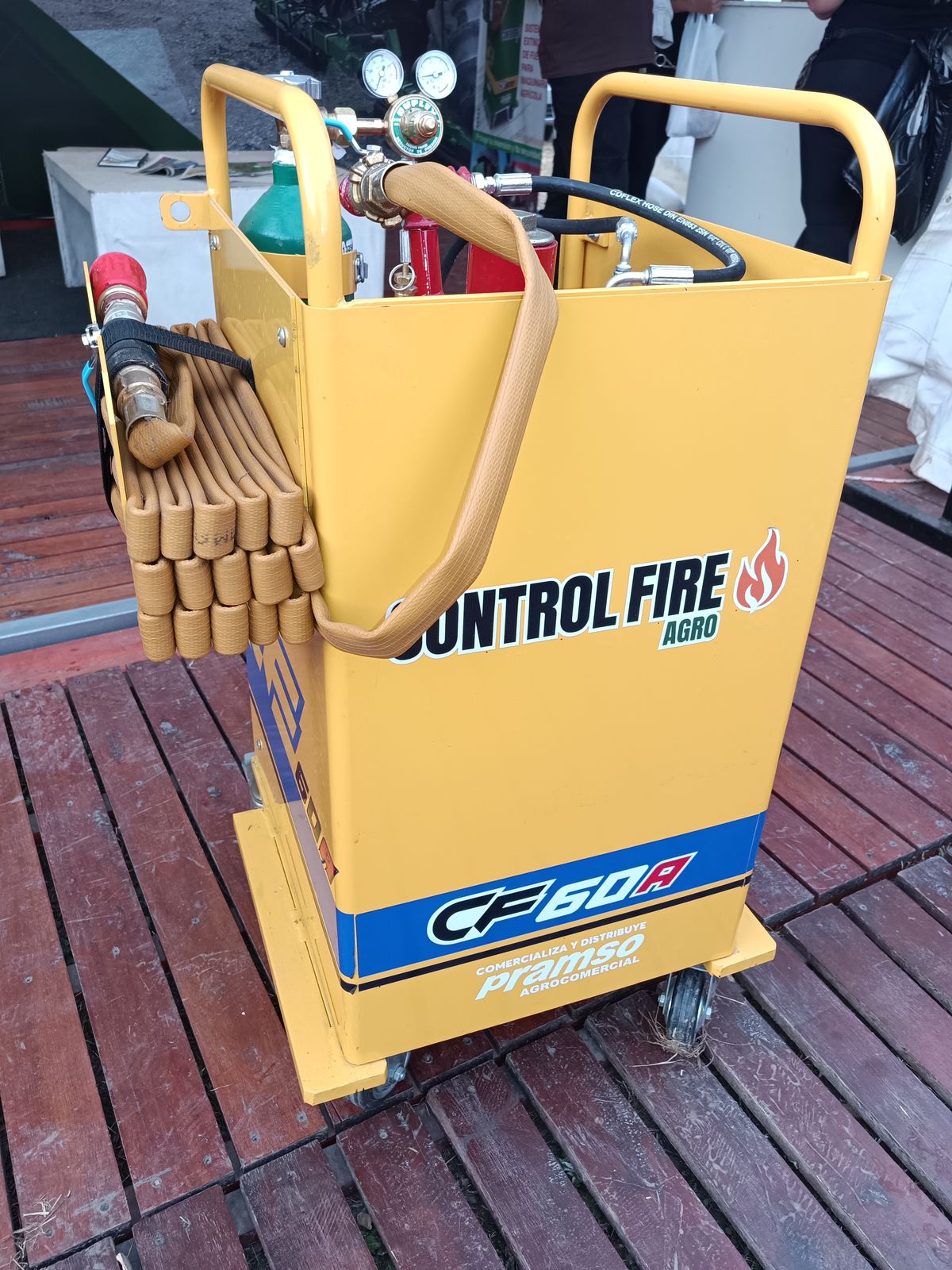 Control Fire CF 60 · equipo sobre carro